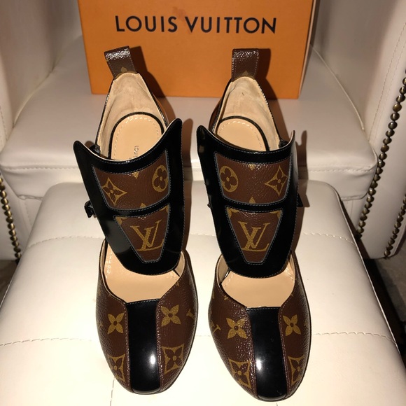 Louis Vuitton Pumps & Two free gifts🎁 - Picture 3 of 7